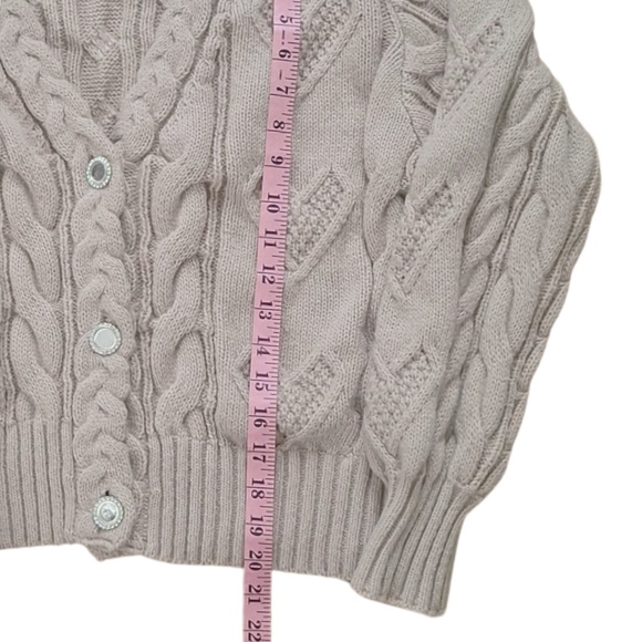 On 12th Winter Cable Knit Cropped Cardigan Sweater Beige Button Front Sz M - Picture 5 of 9